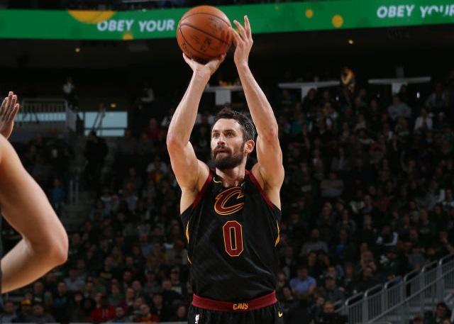 分球底角射 分球底角射